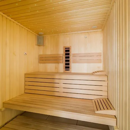 Moonlight - N Pools * Mamaia